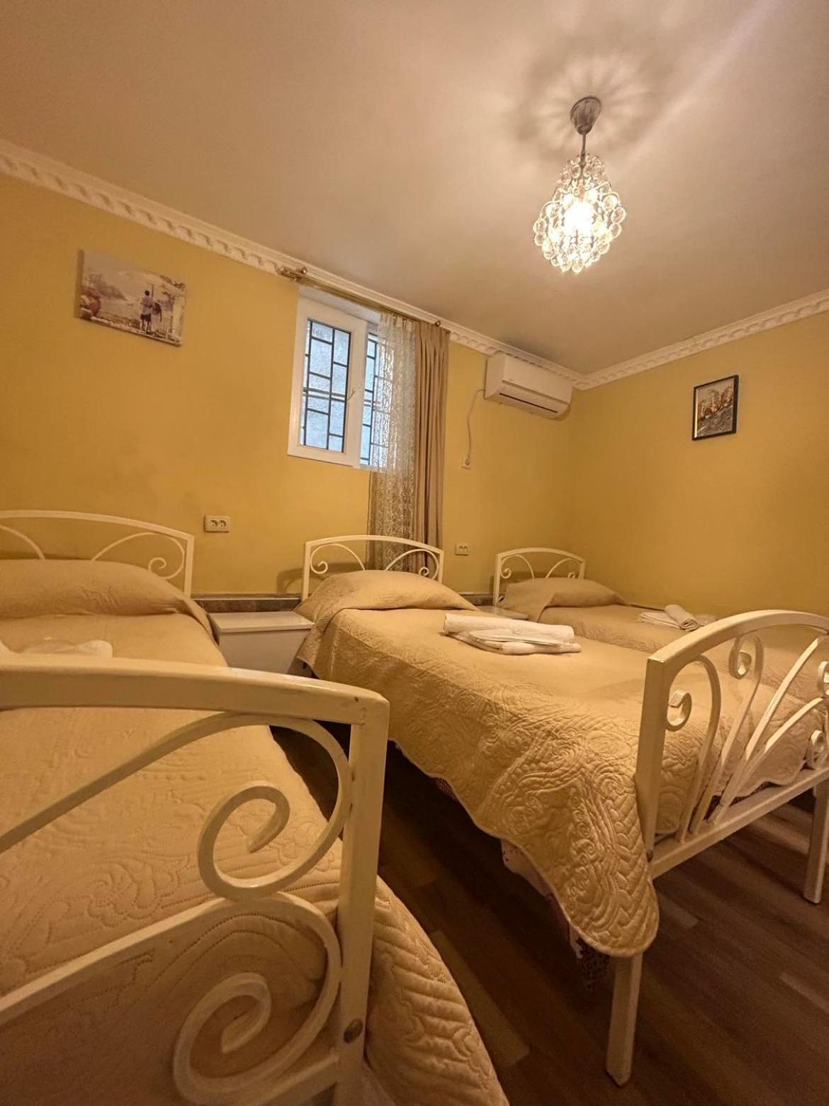 Orchidea Guest House Kutaisi Esterno foto